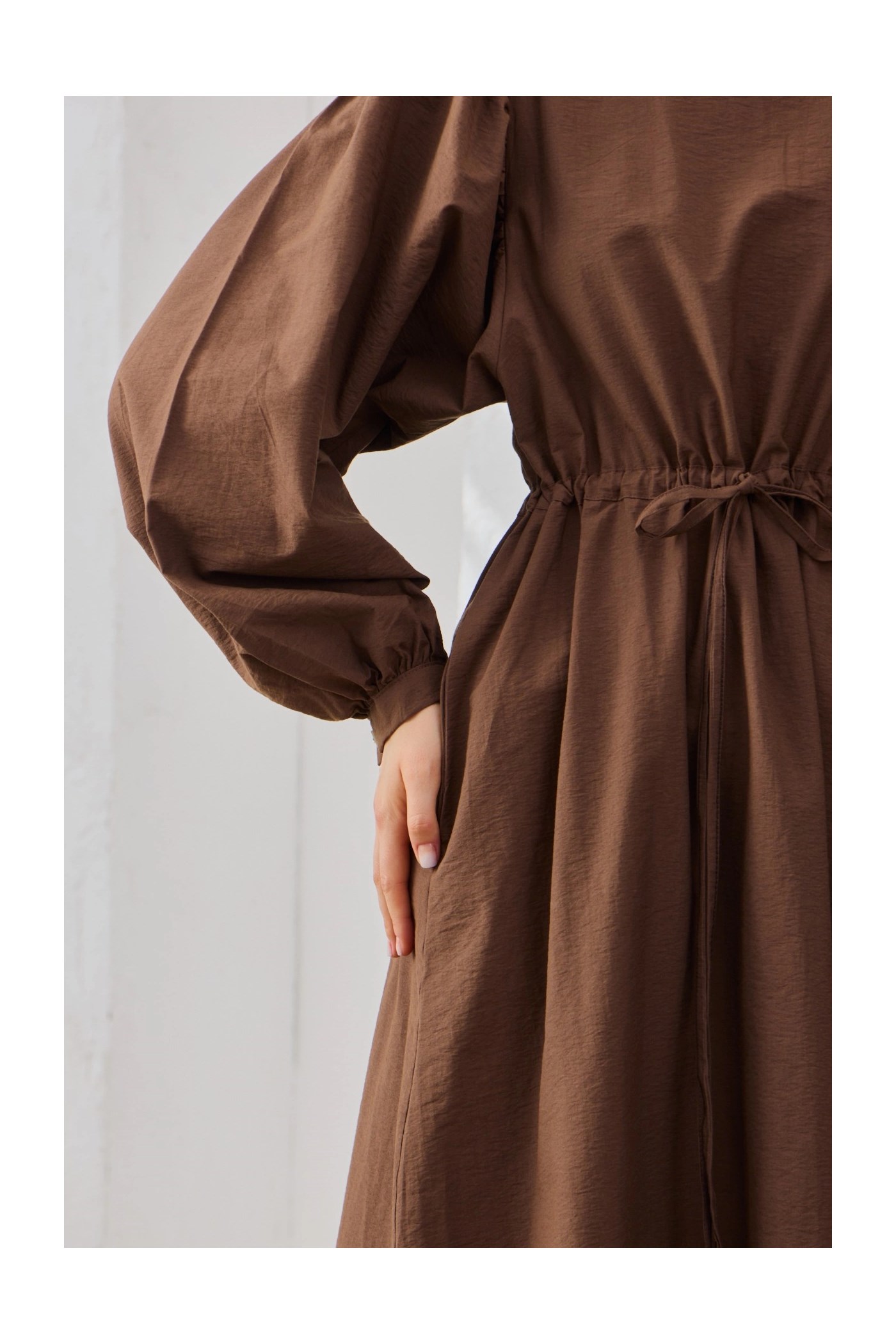 Qanu Pamuklu Büzgülü Elbise Kahverengi