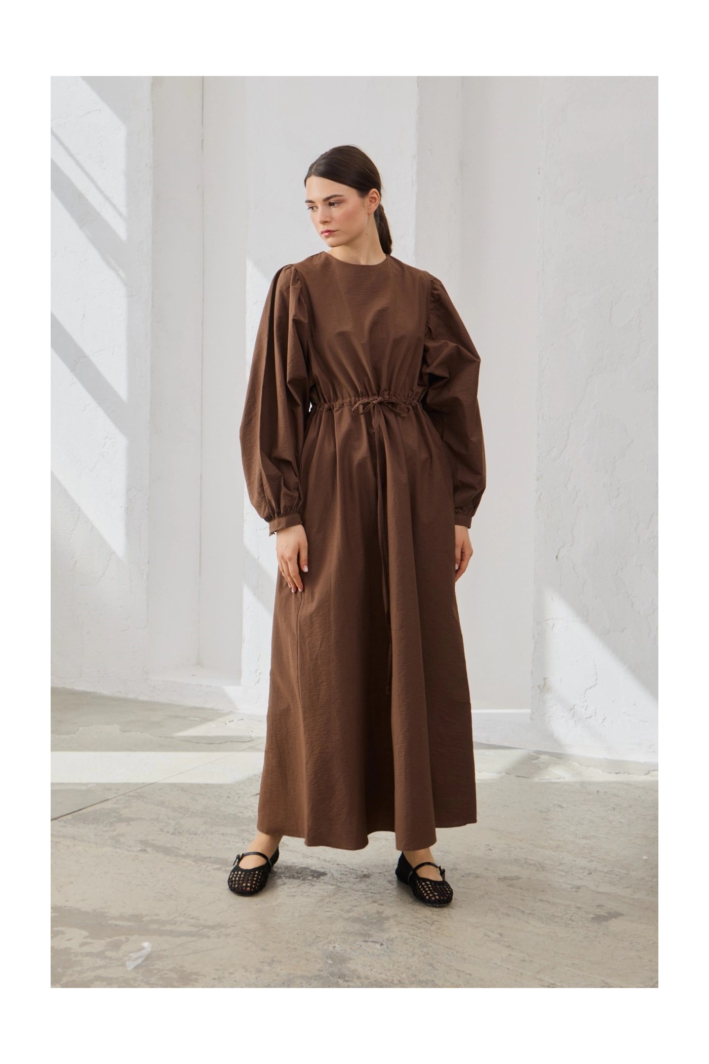 Qanu Pamuklu Büzgülü Elbise Kahverengi