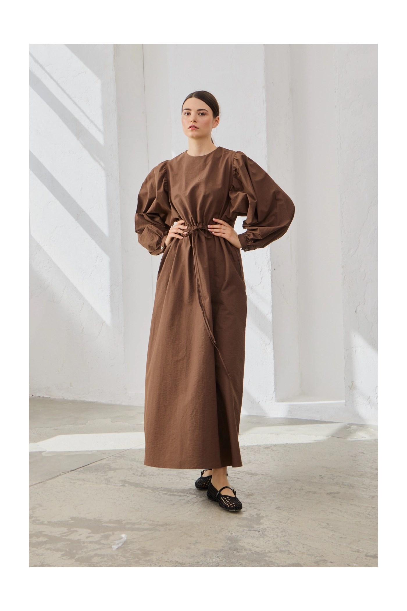 Qanu Pamuklu Büzgülü Elbise Kahverengi