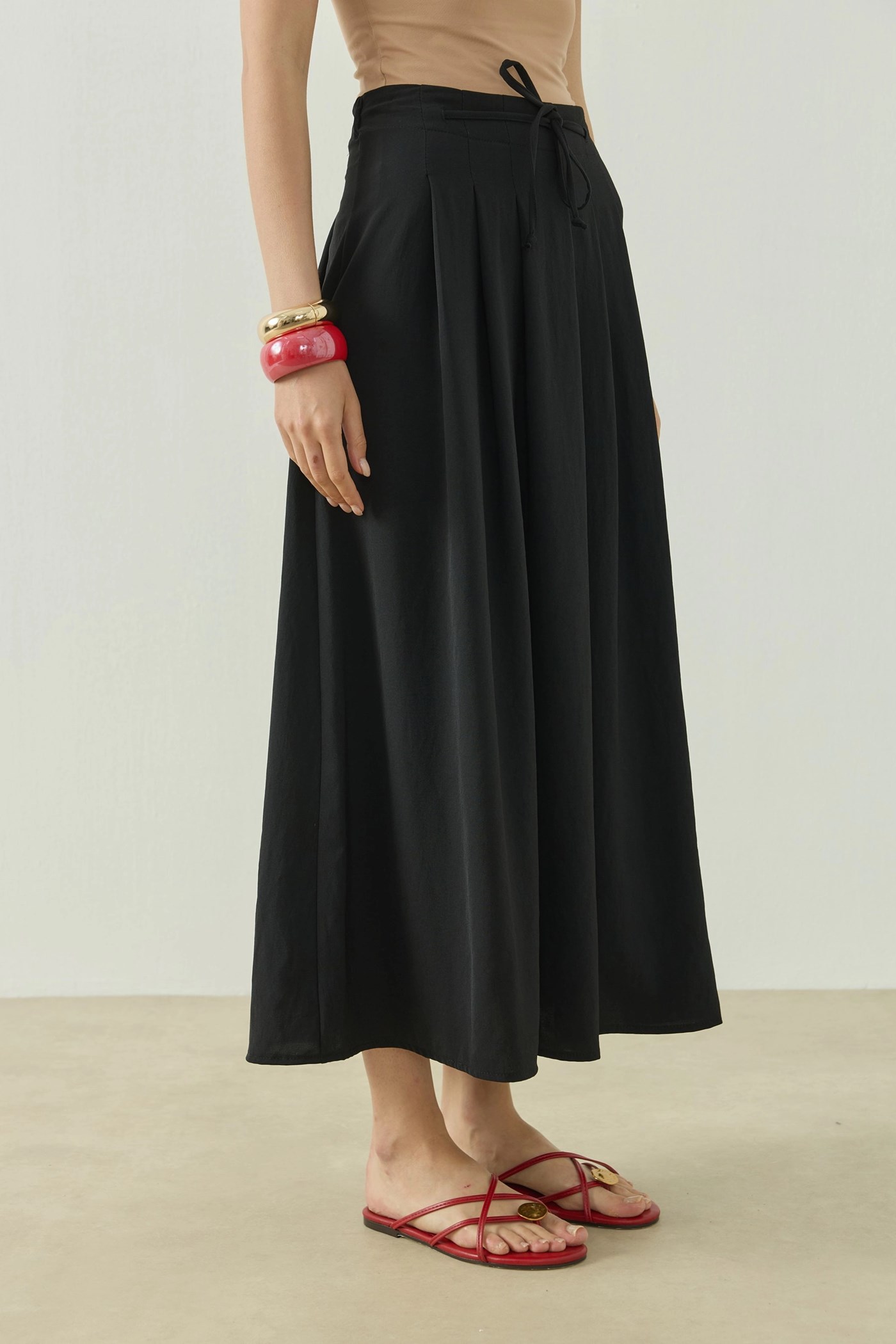 Qanu Rosella Etekli Takım Siyah